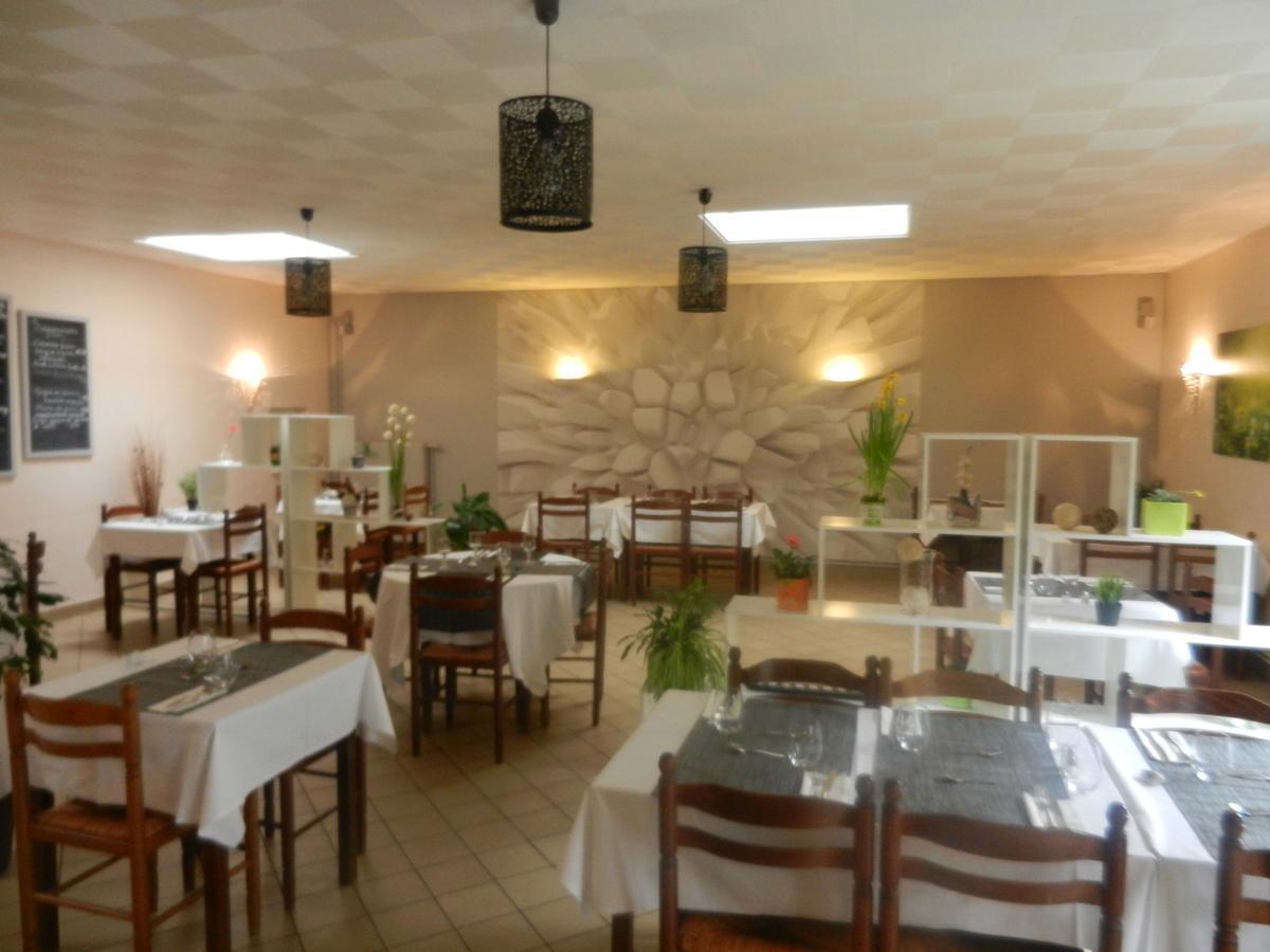 L'Arvor Hotel Guer Екстериор снимка