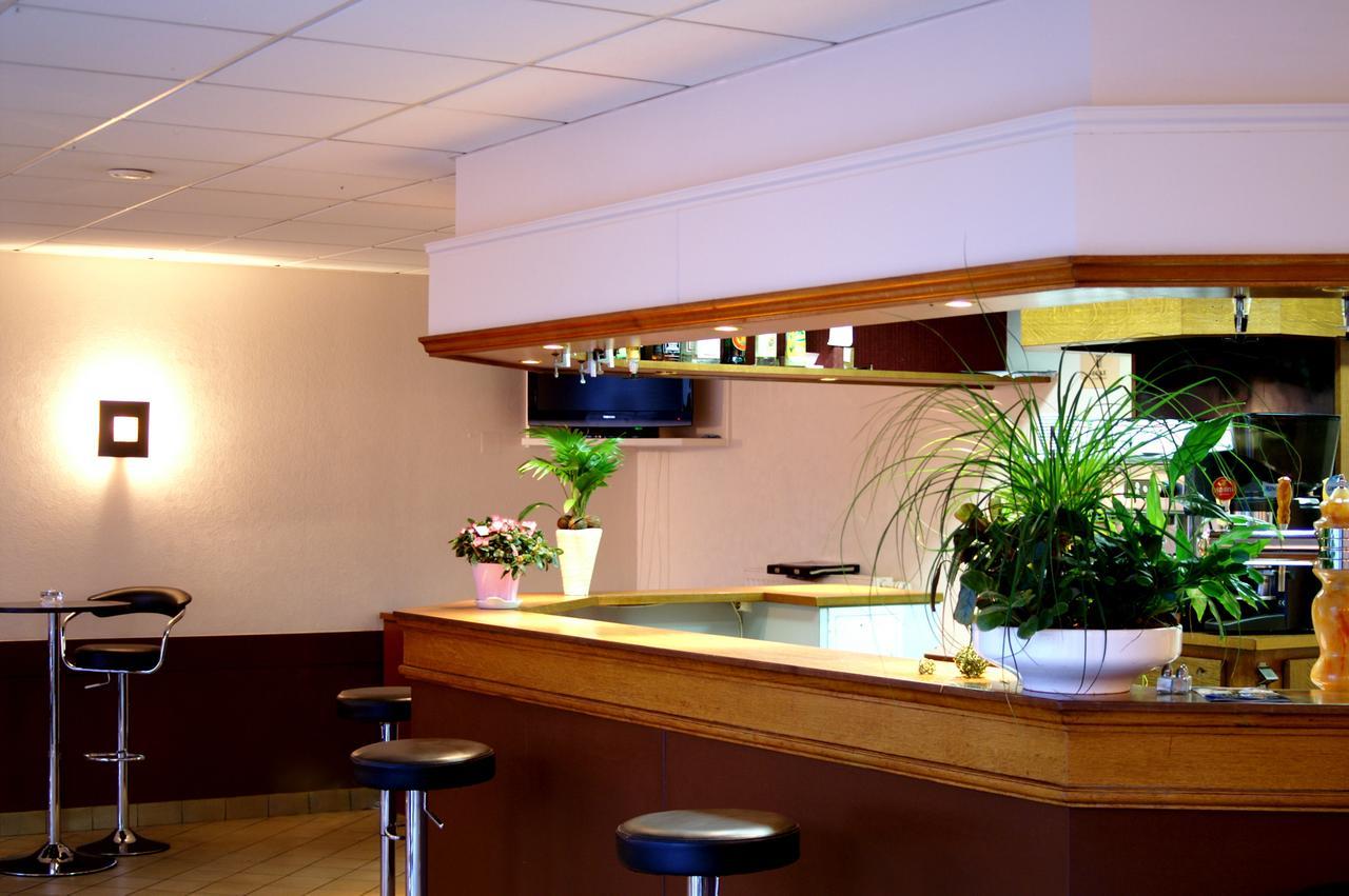 L'Arvor Hotel Guer Екстериор снимка