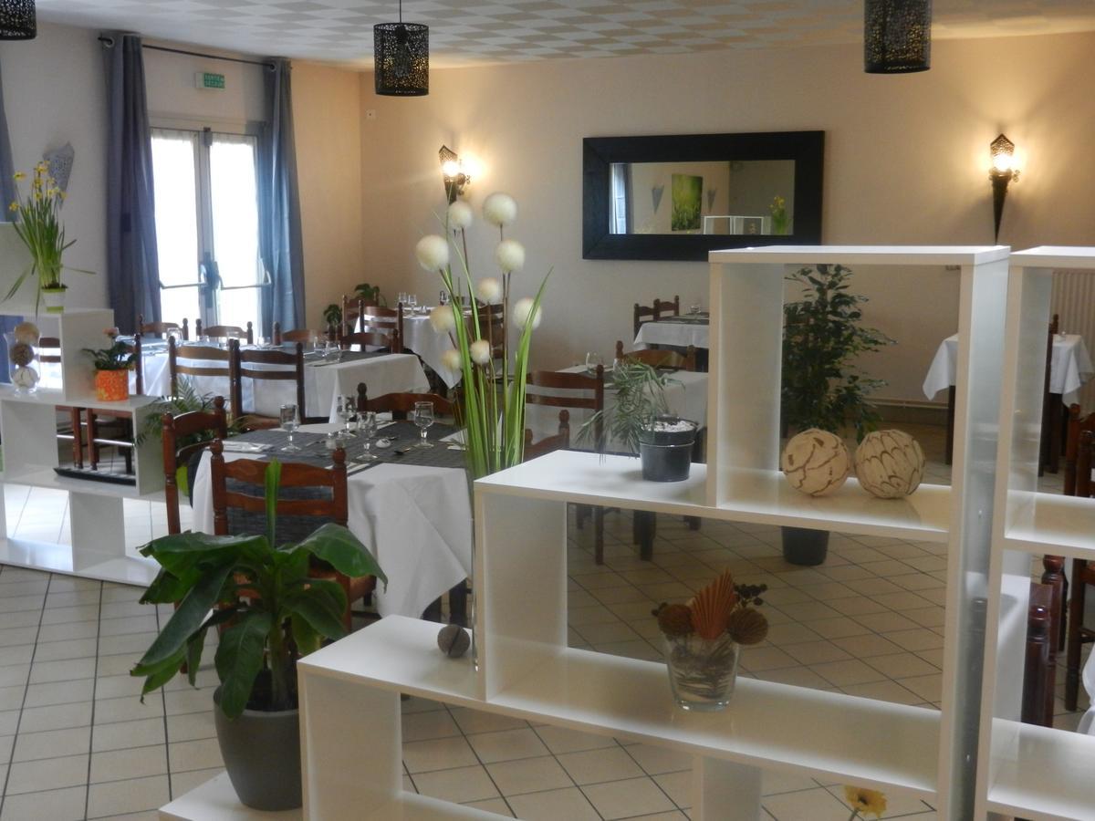 L'Arvor Hotel Guer Екстериор снимка