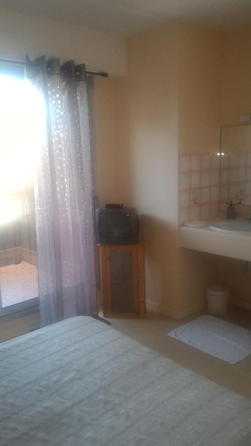L'Arvor Hotel Guer Екстериор снимка